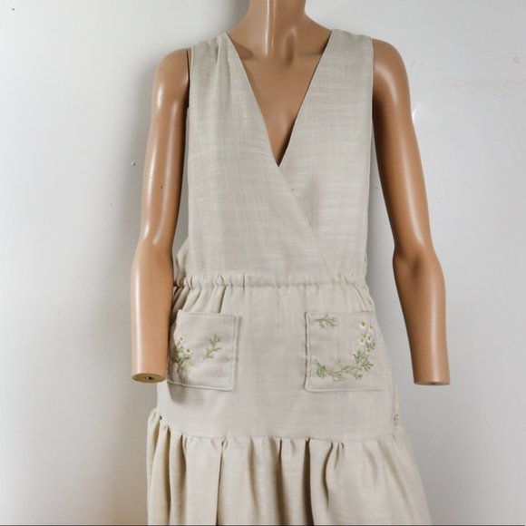 Vintage Vneck Cream Linen Flowy Dress with Floral Embroidered Pockets - Picture 5 of 7